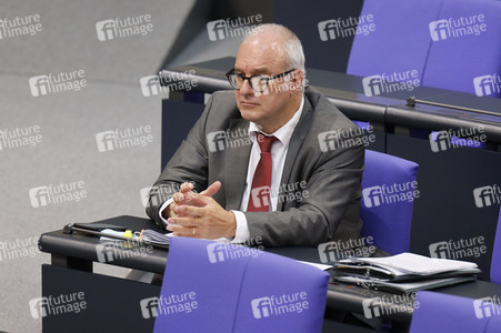 235. Sitzung des Deutschen Bundestages in Berlin