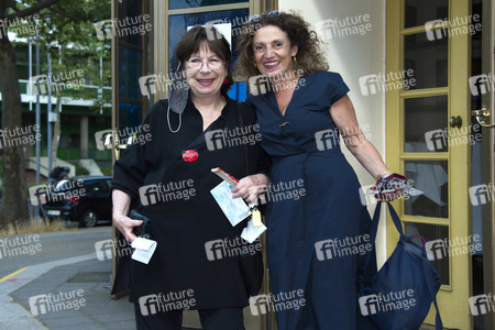 Theaterpremiere 'Amazing Family' in Berlin