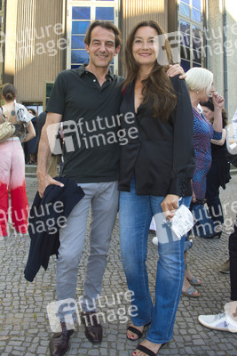 Theaterpremiere 'Amazing Family' in Berlin