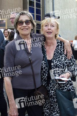 Theaterpremiere 'Amazing Family' in Berlin
