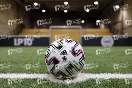 Scheckübergabe Lukas Podolski Stiftung in Köln