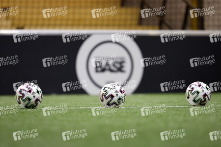 Scheckübergabe Lukas Podolski Stiftung in Köln