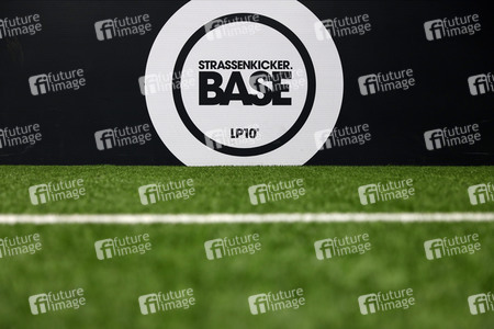 Scheckübergabe Lukas Podolski Stiftung in Köln