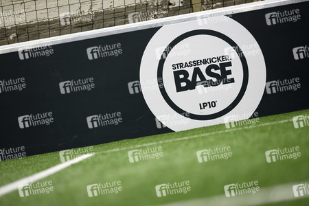 Scheckübergabe Lukas Podolski Stiftung in Köln