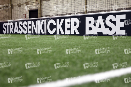 Scheckübergabe Lukas Podolski Stiftung in Köln