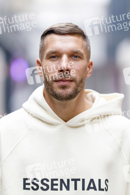 Scheckübergabe Lukas Podolski Stiftung in Köln