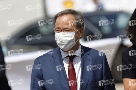 Inbetriebnahme der Wasserstoffelektrolyse REFHYNE Anlage von Shell in Wesseling