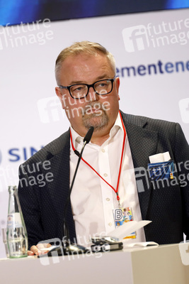 Inbetriebnahme der Wasserstoffelektrolyse REFHYNE Anlage von Shell in Wesseling