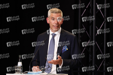 Inbetriebnahme der Wasserstoffelektrolyse REFHYNE Anlage von Shell in Wesseling
