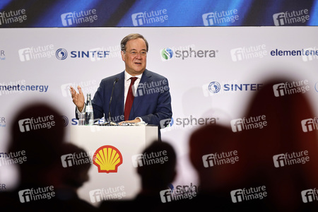 Inbetriebnahme der Wasserstoffelektrolyse REFHYNE Anlage von Shell in Wesseling
