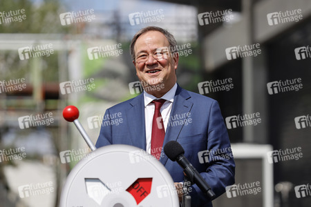 Inbetriebnahme der Wasserstoffelektrolyse REFHYNE Anlage von Shell in Wesseling
