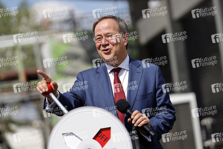 Inbetriebnahme der Wasserstoffelektrolyse REFHYNE Anlage von Shell in Wesseling