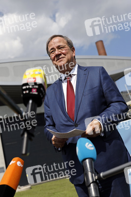 Inbetriebnahme der Wasserstoffelektrolyse REFHYNE Anlage von Shell in Wesseling