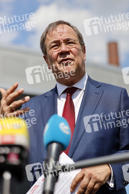 Inbetriebnahme der Wasserstoffelektrolyse REFHYNE Anlage von Shell in Wesseling