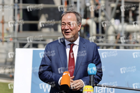 Inbetriebnahme der Wasserstoffelektrolyse REFHYNE Anlage von Shell in Wesseling
