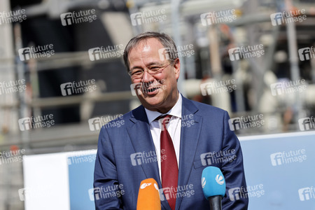 Inbetriebnahme der Wasserstoffelektrolyse REFHYNE Anlage von Shell in Wesseling
