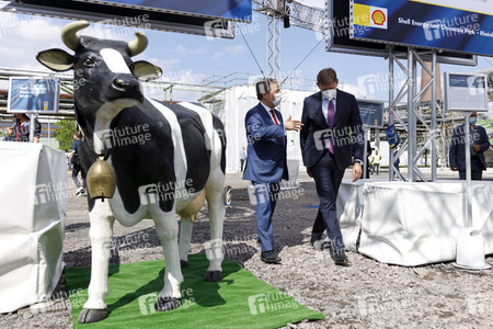 Inbetriebnahme der Wasserstoffelektrolyse REFHYNE Anlage von Shell in Wesseling
