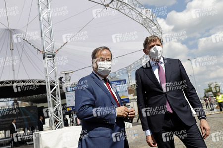 Inbetriebnahme der Wasserstoffelektrolyse REFHYNE Anlage von Shell in Wesseling
