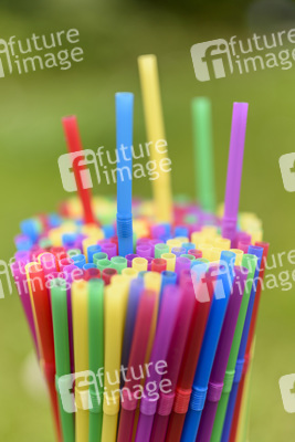 Symbolfoto Wegwerfprodukte aus Plastik