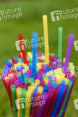 Symbolfoto Wegwerfprodukte aus Plastik