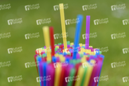 Symbolfoto Wegwerfprodukte aus Plastik