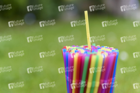 Symbolfoto Wegwerfprodukte aus Plastik