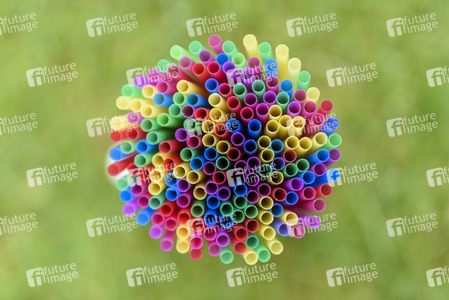 Symbolfoto Wegwerfprodukte aus Plastik