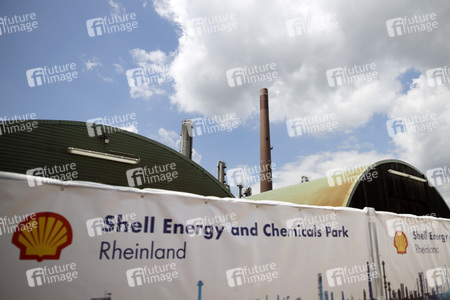 Symbolfoto Shell Raffinerie