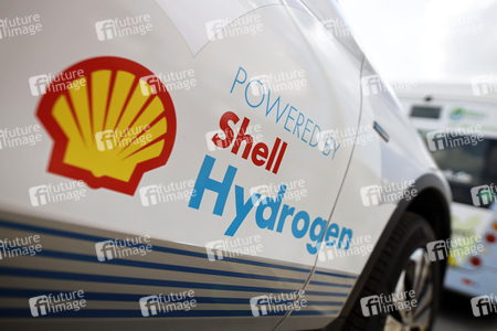 Symbolfoto Shell Raffinerie