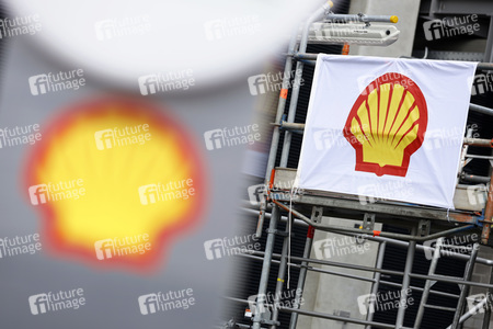 Symbolfoto Shell Raffinerie