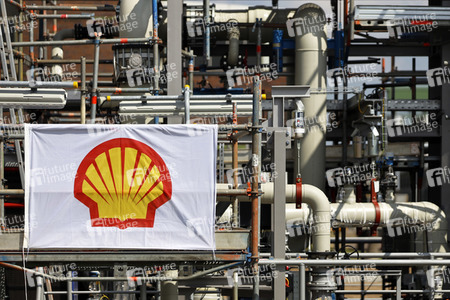 Symbolfoto Shell Raffinerie