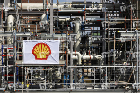 Symbolfoto Shell Raffinerie