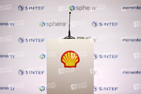 Symbolfoto Shell Raffinerie