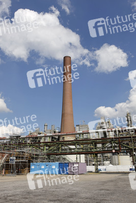 Symbolfoto Shell Raffinerie