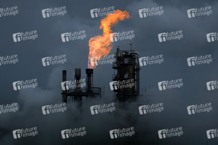 Symbolfoto Shell Raffinerie