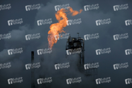 Symbolfoto Shell Raffinerie