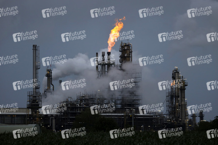 Symbolfoto Shell Raffinerie