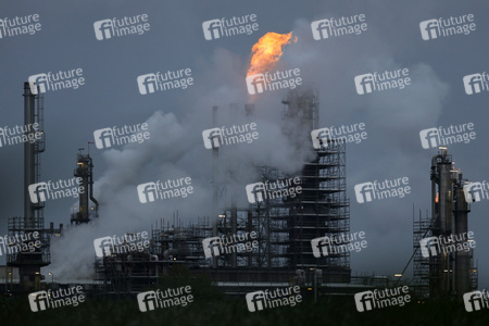 Symbolfoto Shell Raffinerie