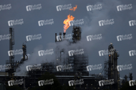 Symbolfoto Shell Raffinerie