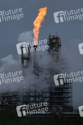 Symbolfoto Shell Raffinerie