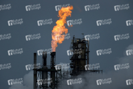 Symbolfoto Shell Raffinerie