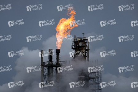 Symbolfoto Shell Raffinerie