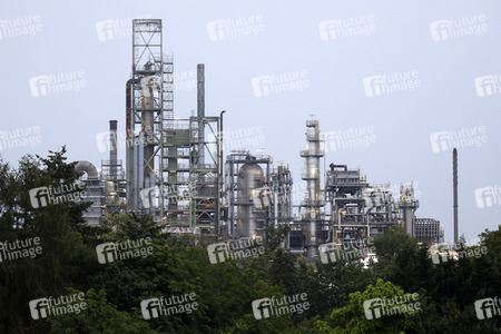 Symbolfoto Shell Raffinerie