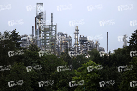 Symbolfoto Shell Raffinerie