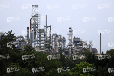 Symbolfoto Shell Raffinerie