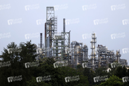 Symbolfoto Shell Raffinerie