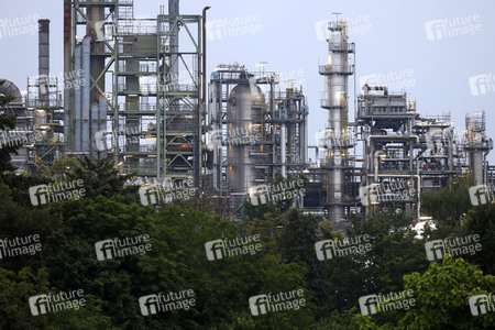 Symbolfoto Shell Raffinerie