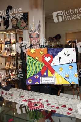 Schecküberreichung zum International Lipstick-Day zugunsten der Berliner-Aidshilfe