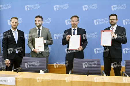 Pressekonferenz zur Verfassungsbeschwerde der FDP gegen Staatstrojaner in Berlin