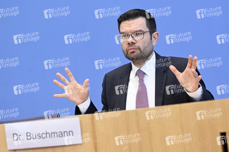 Pressekonferenz zur Verfassungsbeschwerde der FDP gegen Staatstrojaner in Berlin